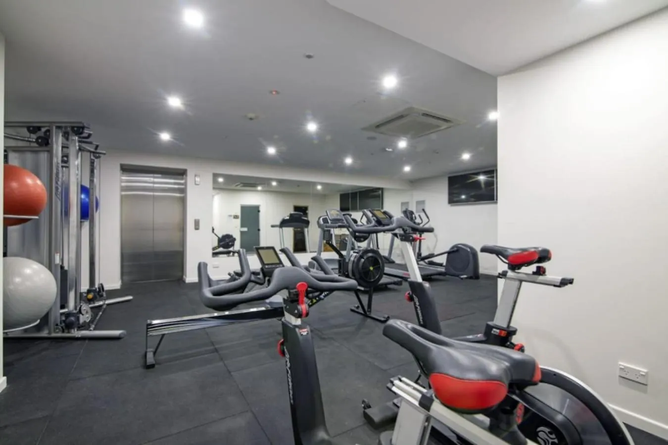 Spacious 2 Bedroom Apartment In Paradise Gold Coast