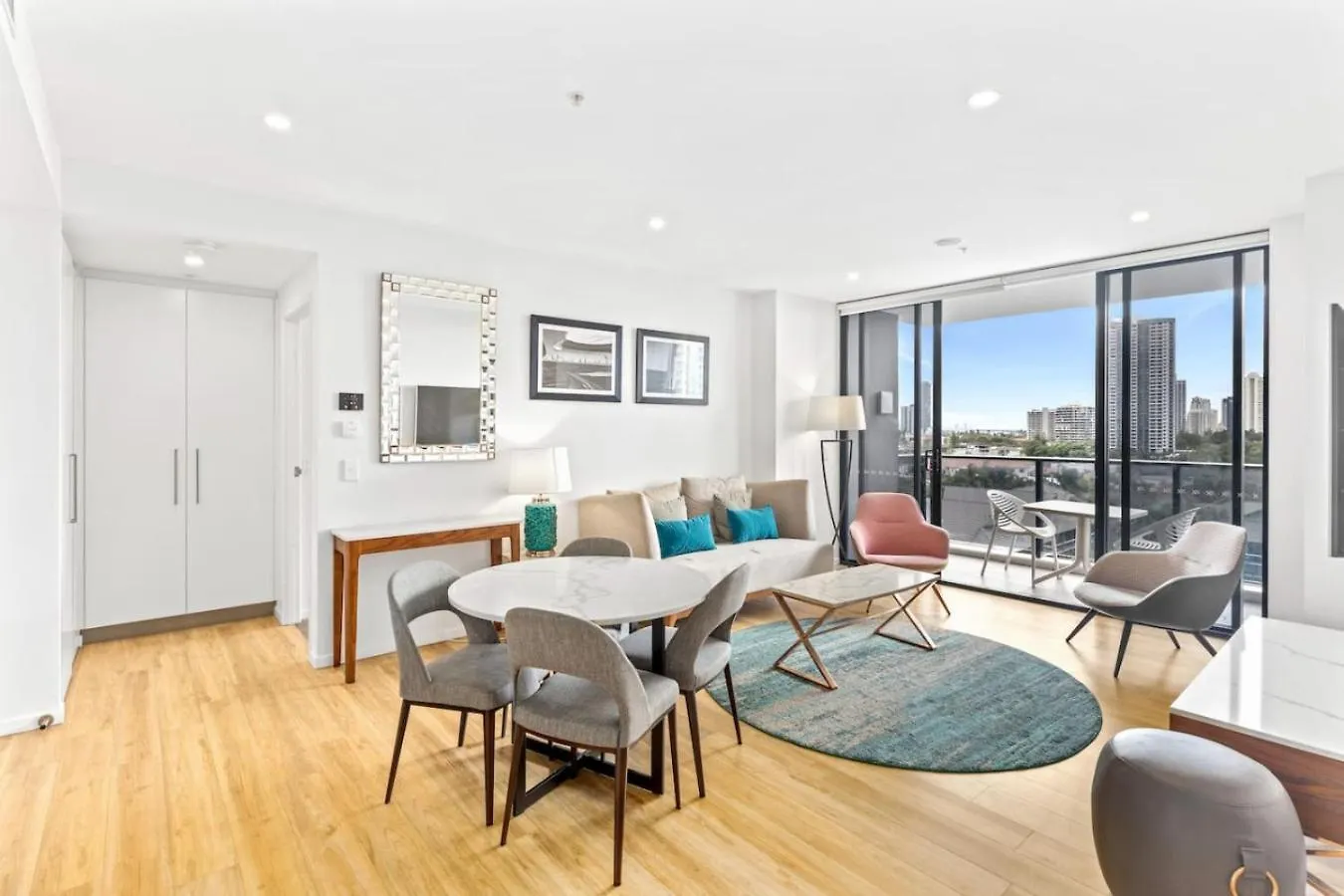 Spacious 2 Bedroom Apartment In Paradise Gold Coast Austrálie