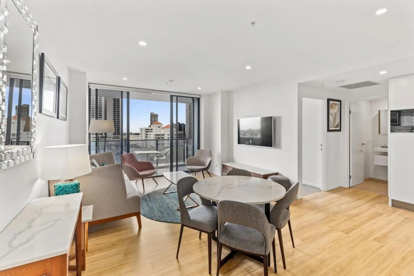 Spacious 2 Bedroom Apartment In Paradise Gold Coast